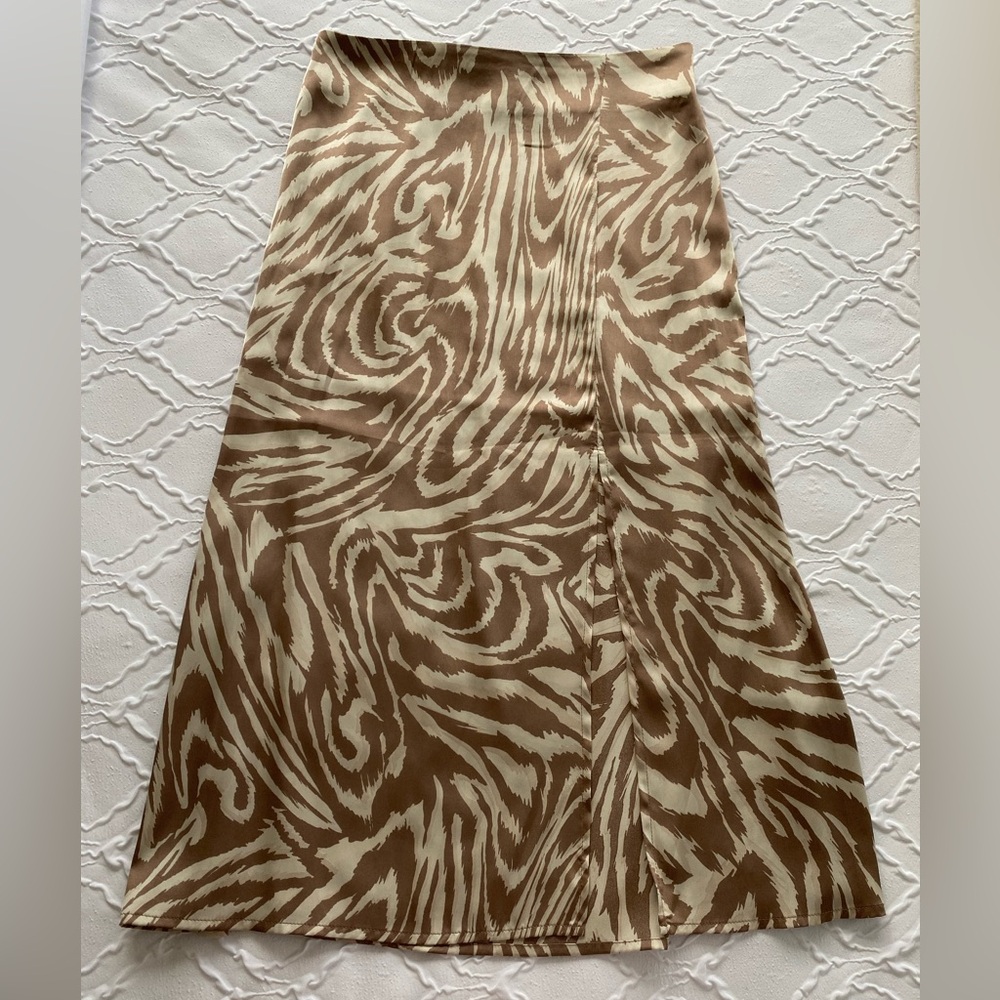 Dress Forum - Cream/Tan Zebra A-Line Satin Midi Skirt - Size M